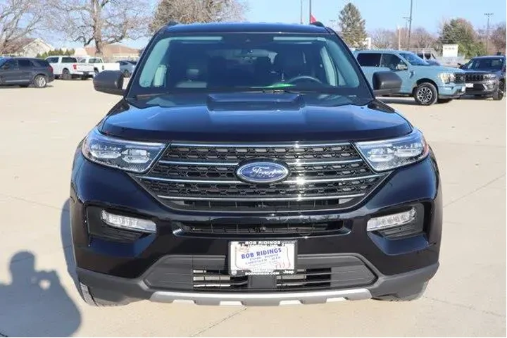 $35990 : Ford Explorer 2023 AWD XLT 4 image 2