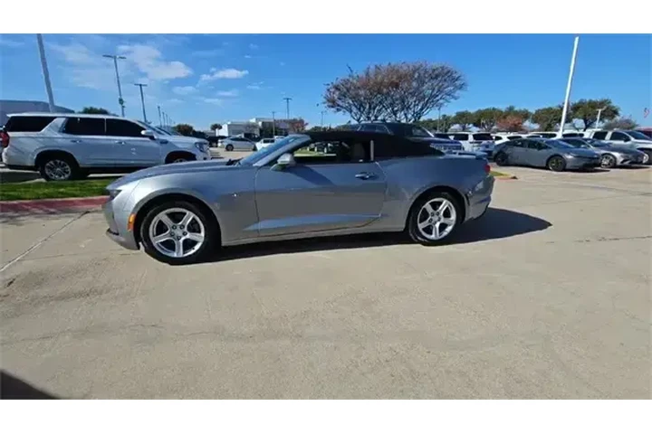 $22987 : Chevrolet Camaro 2023 LT 2dr image 4