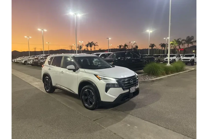 $19157 : Nissan Rogue 2024 SV 4dr Cro image 2