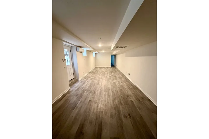 $1100 : Duplex image 3