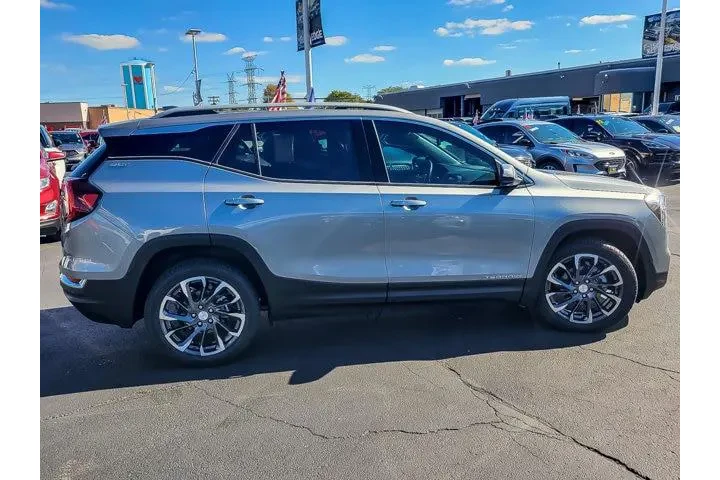 $25850 : GMC Terrain 2023 SLT 4dr SUV image 9