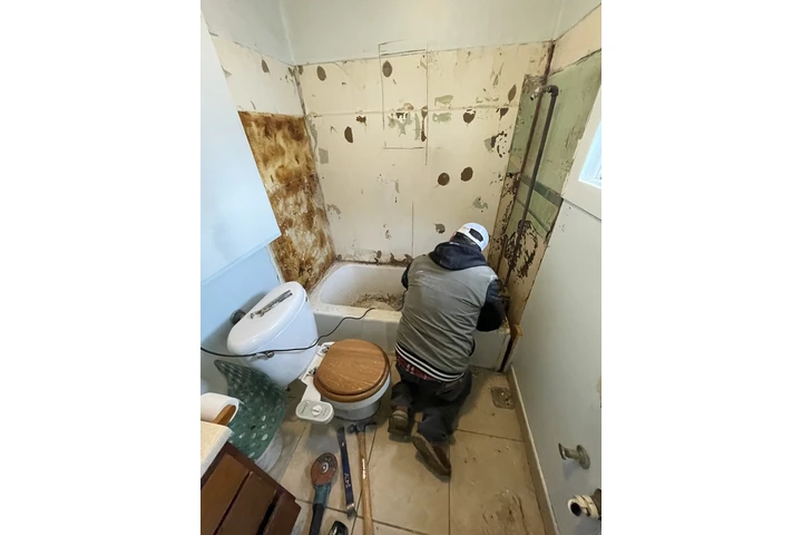 Flores home repair image 3