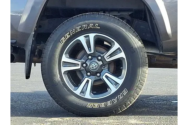 $27800 : Toyota Tacoma 2019 4x4 TRD S image 7