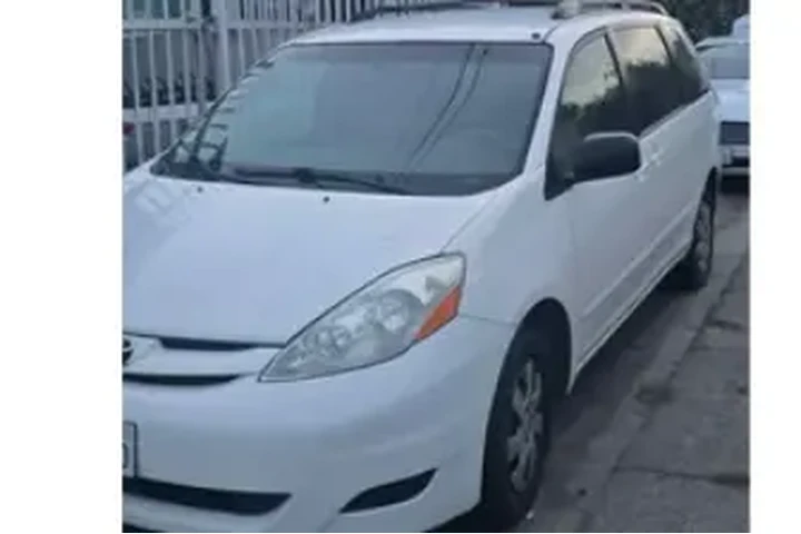 Vendo toyota sienna 2006 image 1