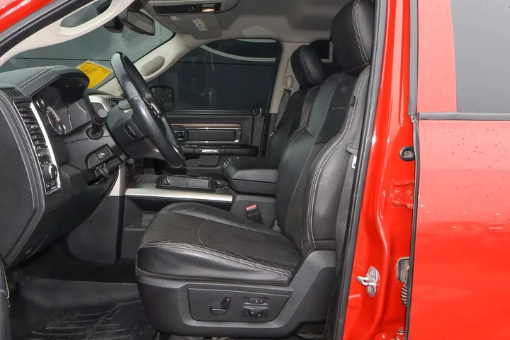 $20949 : 2015 1500 4WD Crew Cab 140.5 image 7