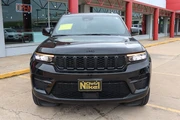 $26488 : 2023 Grand Cherokee Altitude thumbnail
