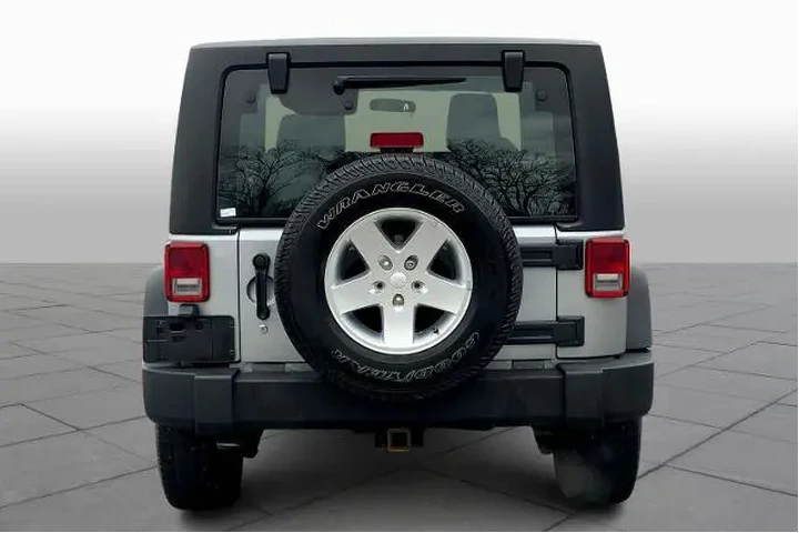 $12888 : Jeep Wrangler 2014 4x4 Sport image 4