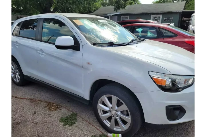 $8500 : 2015 MITSUBISHI OUTLANDER SPO image 9