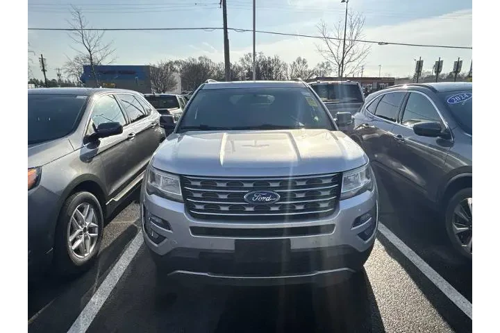 $16887 : Ford Explorer 2017 AWD XLT 4 image 6