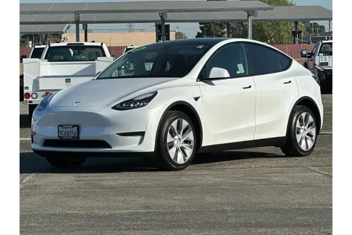$33520 : Tesla Model Y 2023 AWD Long image 7