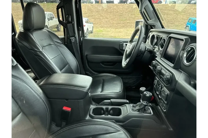 $31988 : Jeep Wrangler 2023 4x4 Sahar image 4