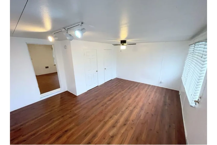 $2430 : 3 Bedroom Home In Montebello image 2