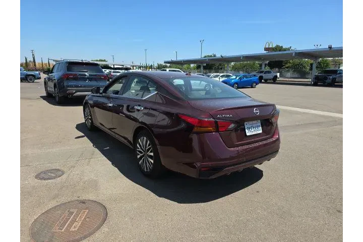 $19775 : Nissan Altima 2024 2.5 SV 4d image 4