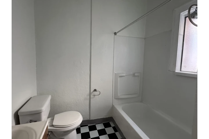 $1400 : 3051 Leeward/Single /Noparking image 4