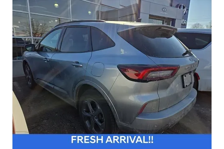 $23020 : Ford Escape 2023 AWD ST-Line image 5