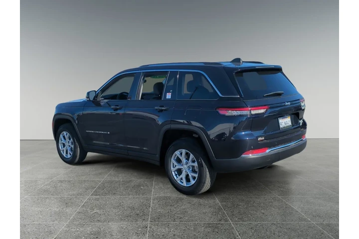 Jeep Grand Cherokee 2023 4x2 image 3