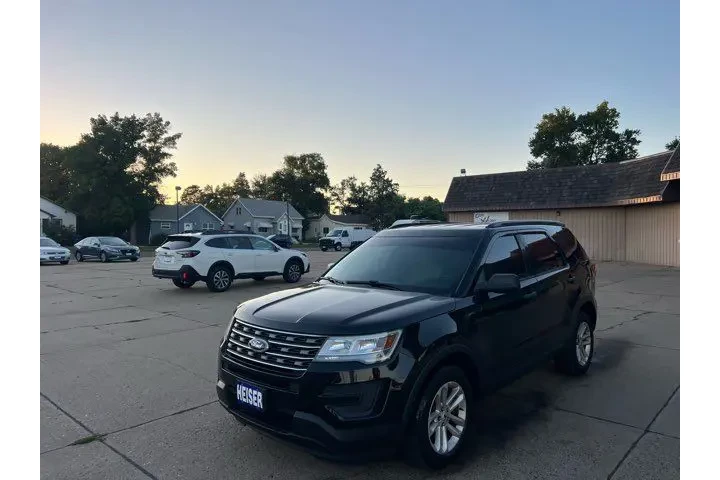 $14995 : 2016 Explorer ONLY 60,000 Mil image 4