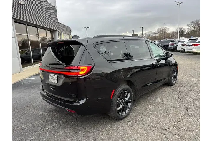 $35985 : Chrysler Pacifica 2023 AWD L image 7