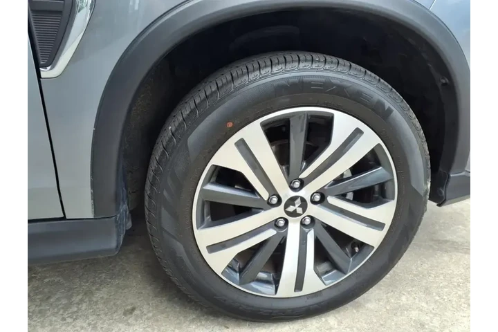 $18799 : Mitsubishi Outlander Sport 2 image 9