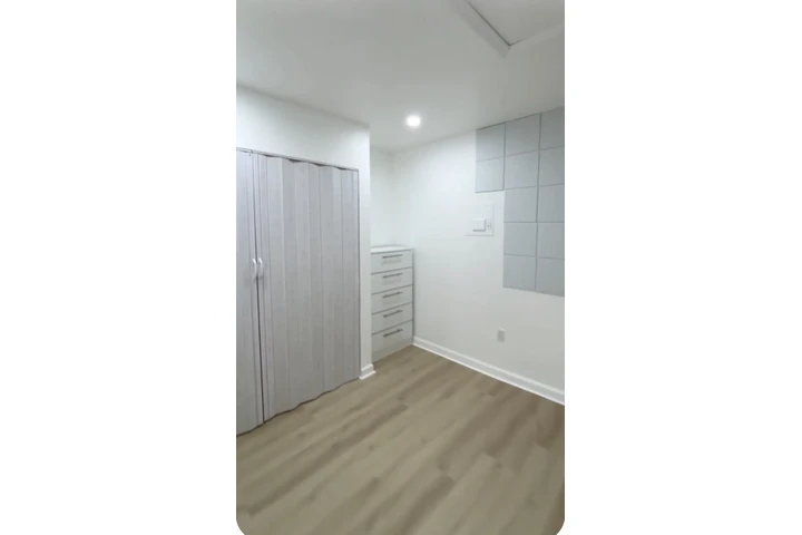 $1200 : Kendall Efficient for Rent image 1