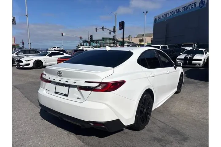 $29898 : Toyota Camry 2025 SE 4dr Sed image 6