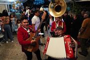 Norteño con tuba. ☎️☎️😎😎 en Los Angeles