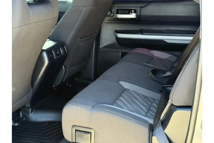 $39489 : Toyota Tundra 2019 4x4 SR5 4 image 7
