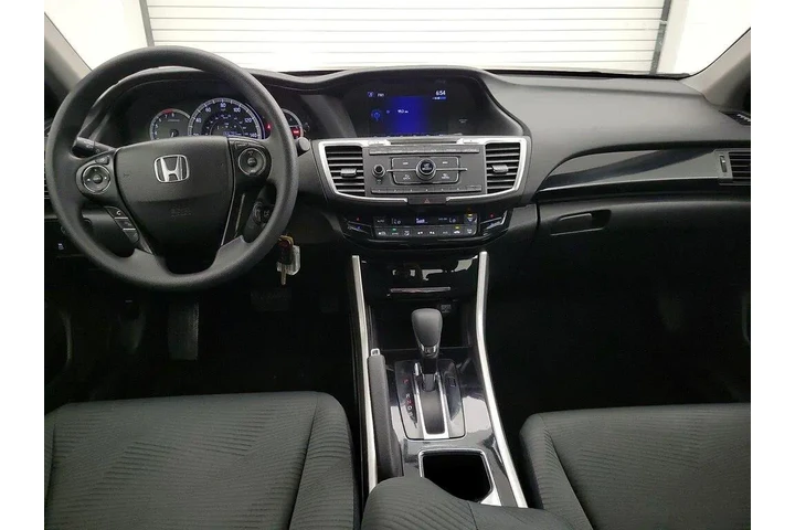 $17998 : Honda Accord 2016 LX 4dr Sed image 9