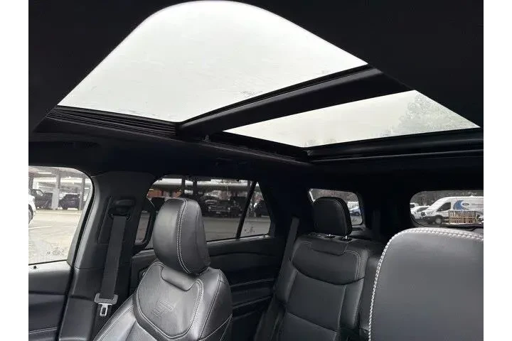 $33605 : Ford Explorer 2021 AWD ST 4d image 10