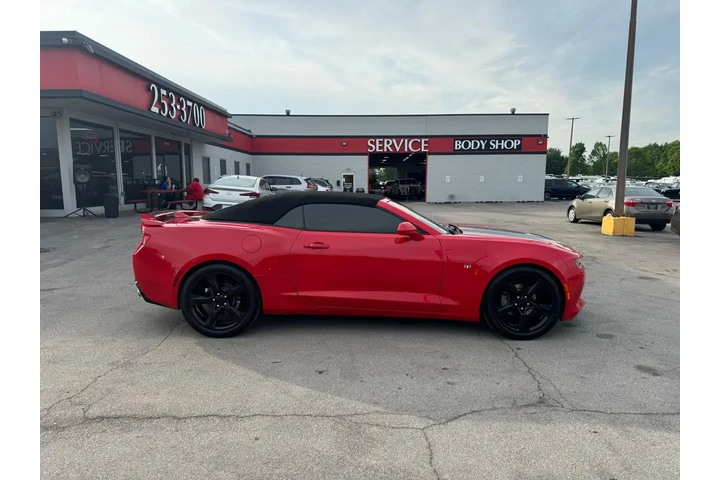 2017 Camaro 2dr Conv 2LT image 1