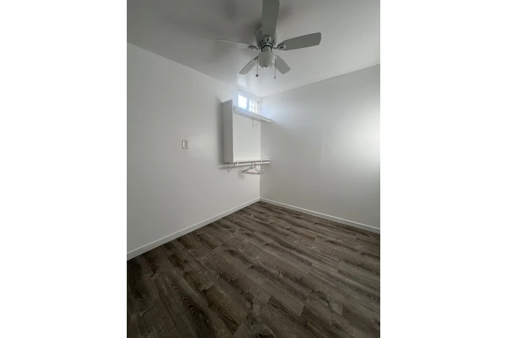 $900 : Studio De Renta image 2