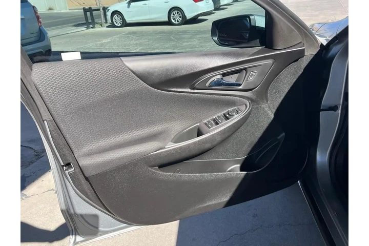 2024 Malibu RS image 10