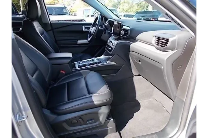 $32996 : Ford Explorer 2022 AWD XLT 4 image 4