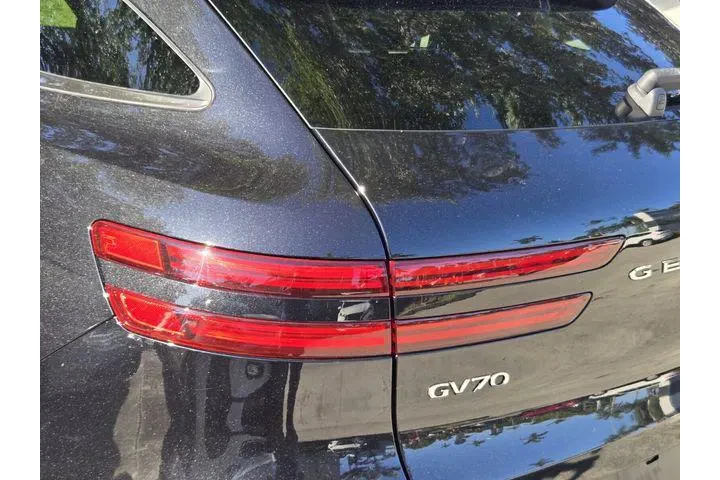 $37681 : Genesis GV70 2023 AWD 2.5T S image 8