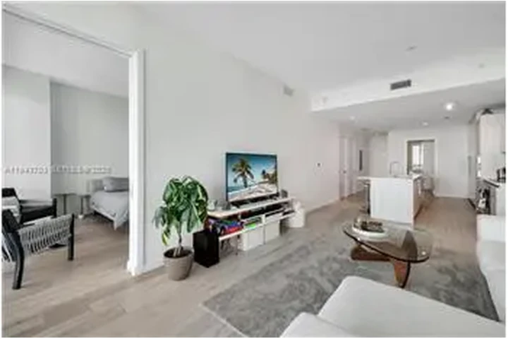 $7000 : Rental property with 2 bedro image 5