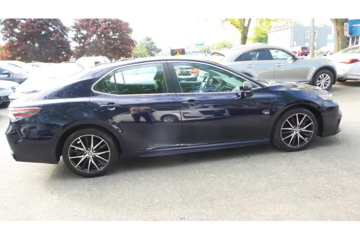 $19975 : 2022 Camry SE image 5
