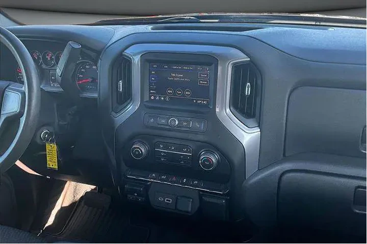 $25500 : Chevrolet Silverado 1500 202 image 10