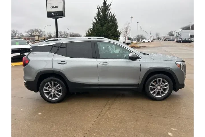 $26900 : GMC Terrain 2024 AWD SLT 4dr image 7
