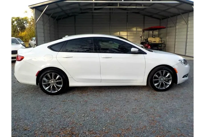 $7399 : 2015 200 S image 6