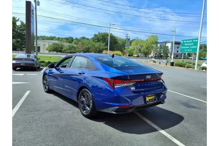 $17799 : Hyundai ELANTRA 2023 SEL 4dr image 4