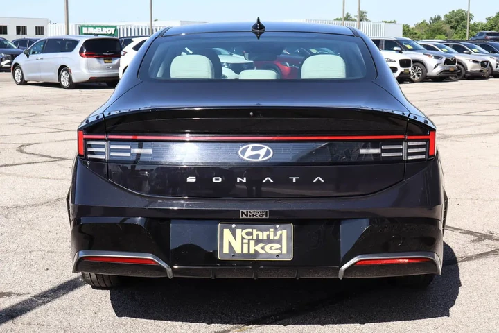 $23187 : 2025 Sonata SEL FWD image 5