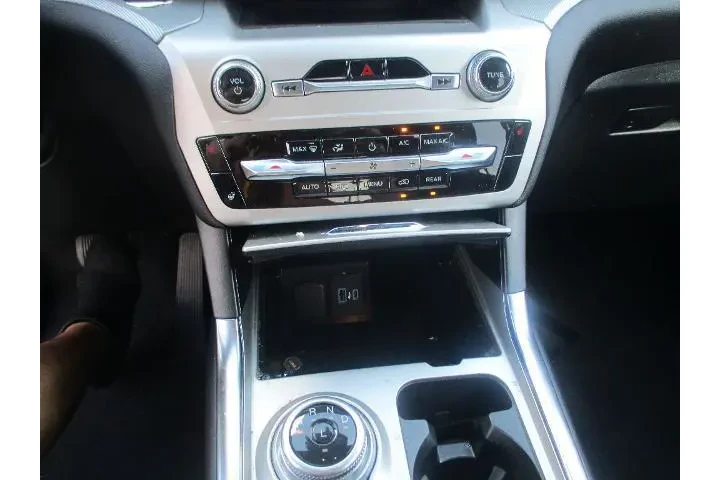 $33987 : Ford Explorer 2022 AWD XLT 4 image 9