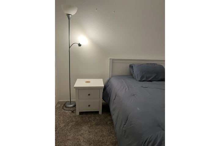 $800 : Se renta cuarto amueblado image 2