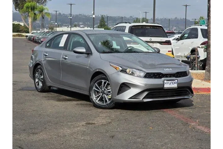 $16499 : Kia Forte 2023 LXS 4dr Sedan image 2