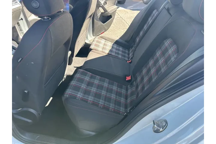 2018 Golf GTI S image 9