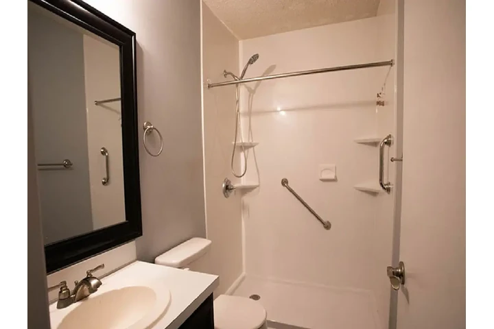 $950 : brand-new  updated  home image 5