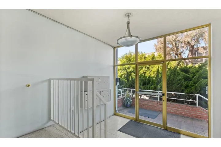 $2000 : Nice 👍 2Bedroom apartment image 3