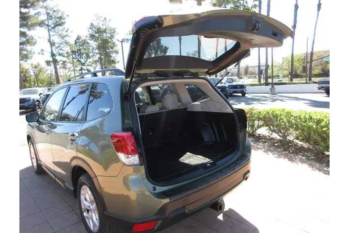 $17439 : Subaru Forester 2019 AWD Bas image 6