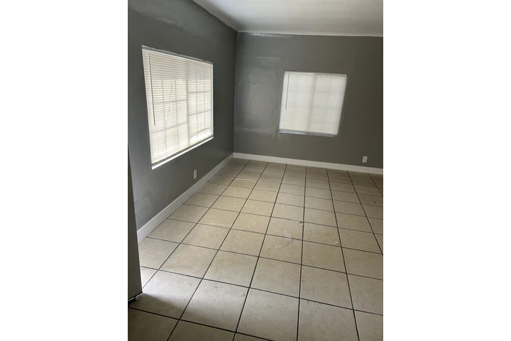 $1150 : 2 bdrm 1 bath duplex for rent image 7