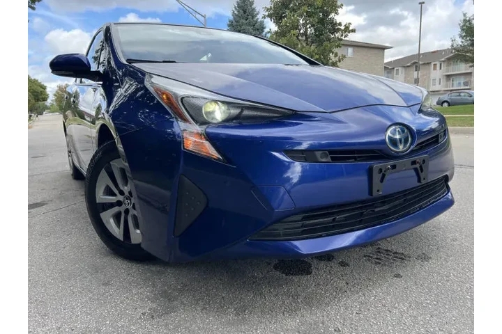 $15991 : 2017 Prius Three image 1